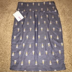 Small Lularoe Cassie Skirt